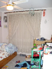 カーテンを付け替える前の寝室の窓